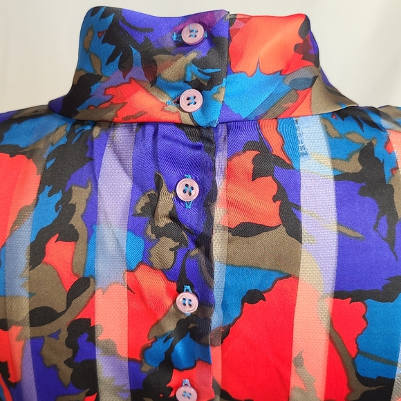 1980's Abstract Stripe turtleneck Blouse - Picture 8 of 16